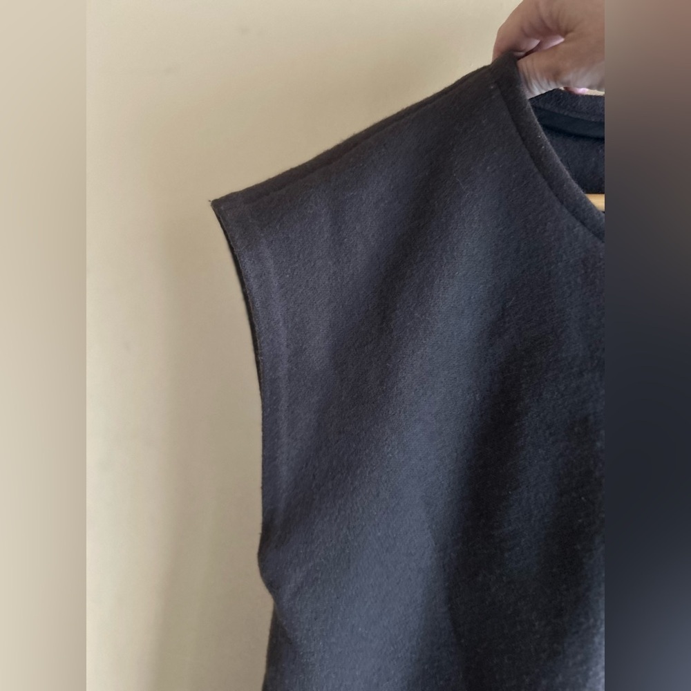 Minimalist wool tunic vest - Picture 4 of 12